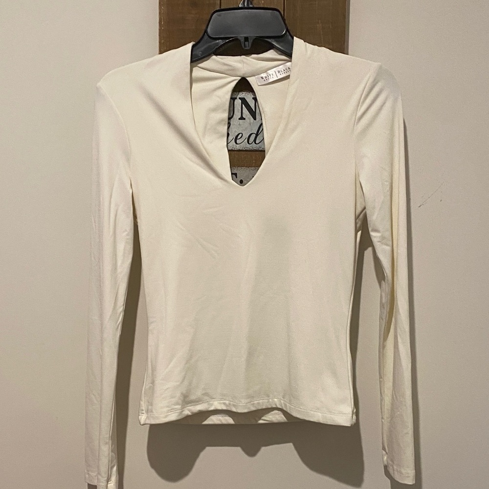 White House Black Market Ivory Long Sleeve V-Neck Top